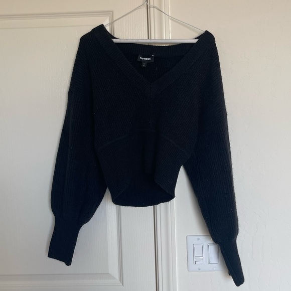 Cropped black sweater - Picture 1 of 2